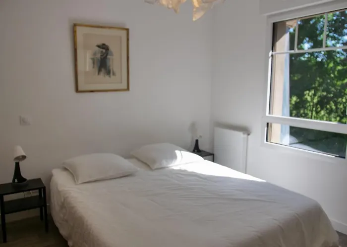 Apt. neuf à 50m du port - Parking privé, ascenseur